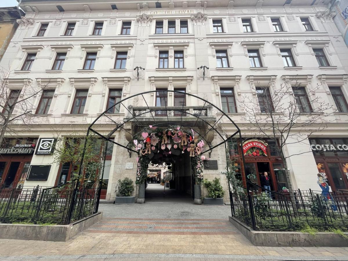 Luxurious Art Deco Apartment In The King Street, Budapest